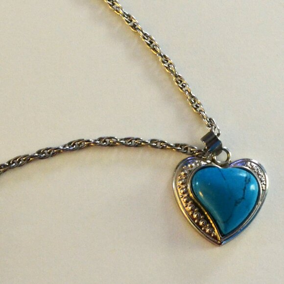 Necklace Silver-tone Turquoise Colored Heart Shaped Pendant 11 Inches Long - Picture 2 of 4